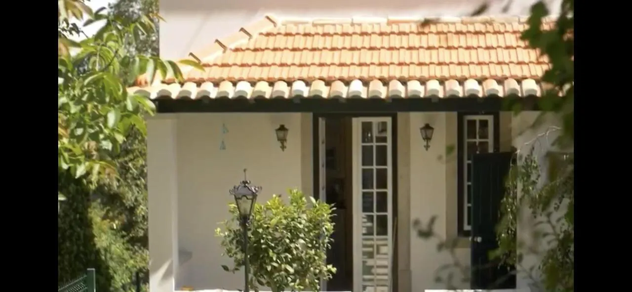 Entire House - Romantic Vintage Cottage Синтра